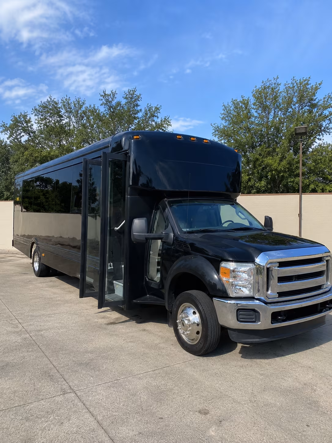 cathedral city 20 passenger party bus