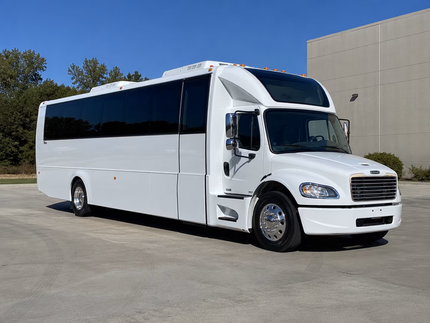 cathedral city 28 passenger party bus